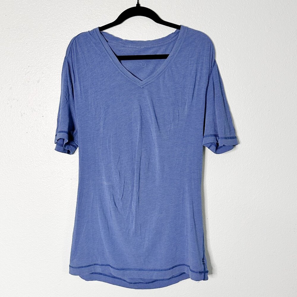 Lululemon Men's Blue V Neck Tshirt Tee Medium Short Sleeve